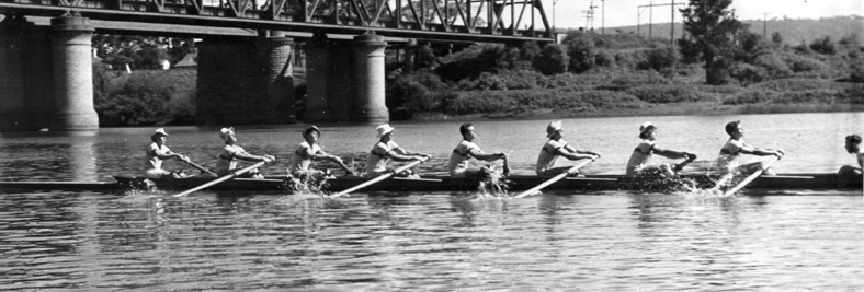 Rowing 1st VIII on the Nepean