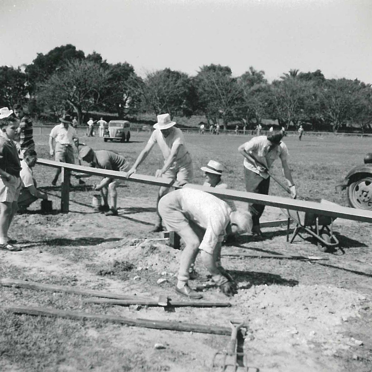 Working bee at McKay Oval, 29 September 1957